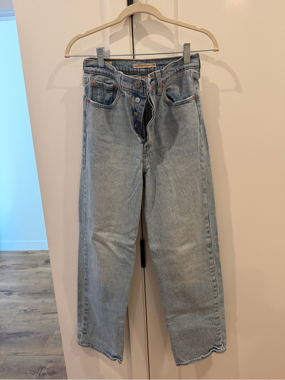 Levi's Light Blue Women's Ribcage straight ankle jeans